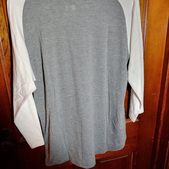 XL long sleeved raglan - Picture 4 of 4